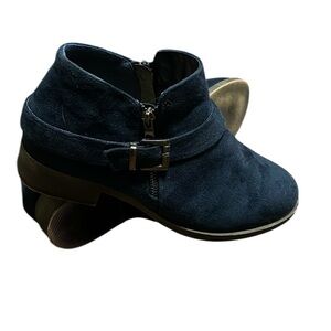 Ataiwee dark blue ankle boots. Very pretty. EUC.